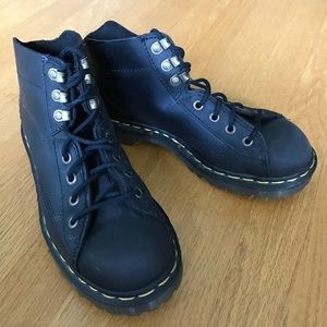 Dr. Marten Men’s Classic boots